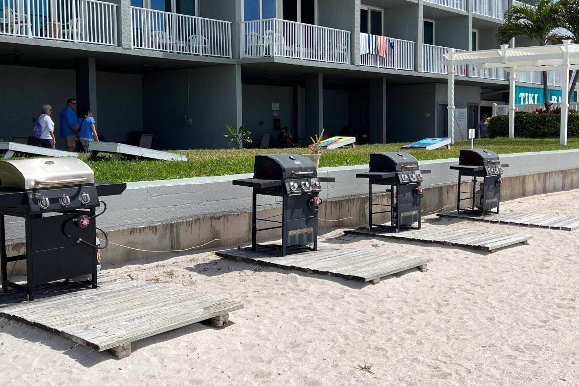 513 - Island Inn St. Pete Beach Exterior photo