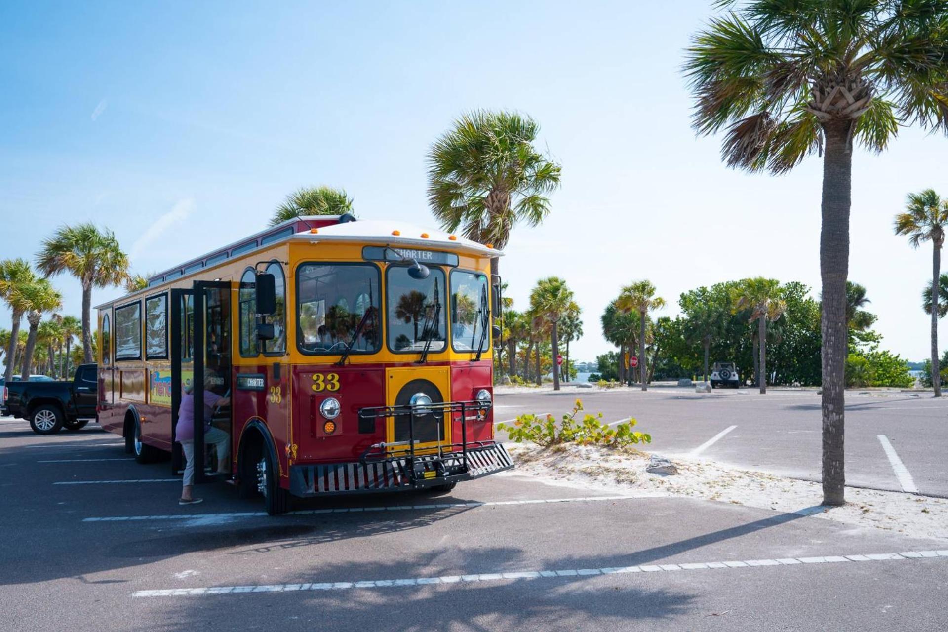 513 - Island Inn St. Pete Beach Exterior photo