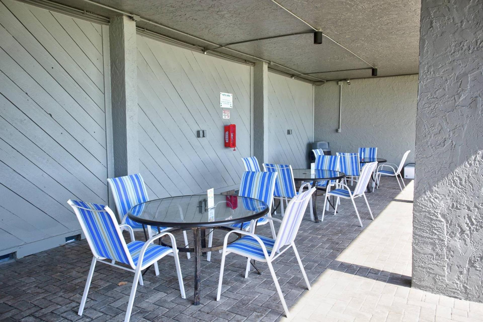 513 - Island Inn St. Pete Beach Exterior photo