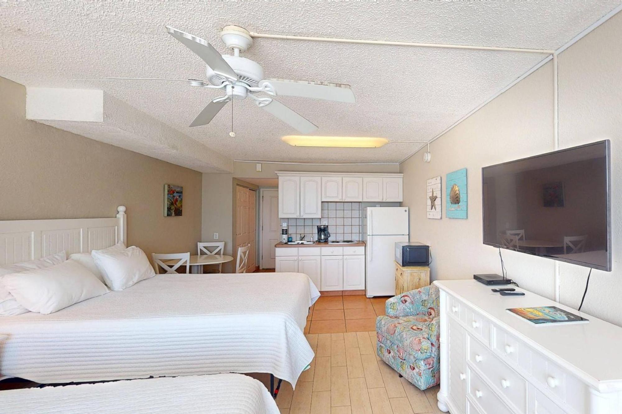 513 - Island Inn St. Pete Beach Exterior photo
